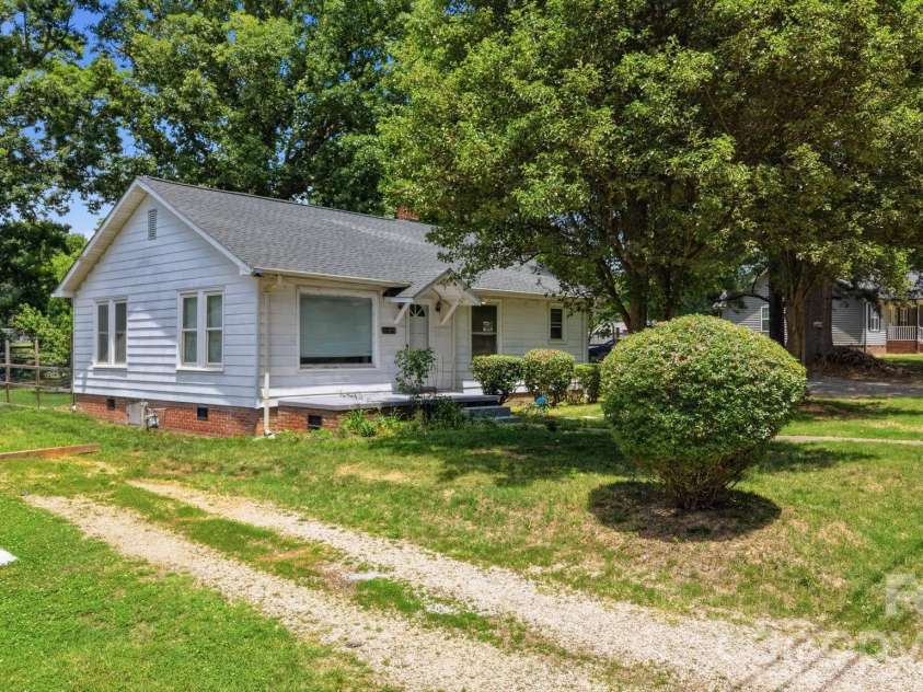 1911 Glenwood Street, Kannapolis, NC 28083.  MLS# CAR4392581, YatesRealty ID 30817. 