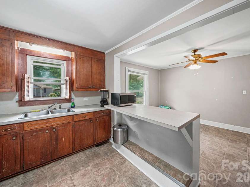1911 Glenwood Street, Kannapolis, NC 28083.  MLS# CAR4392581, YatesRealty ID 30817. 