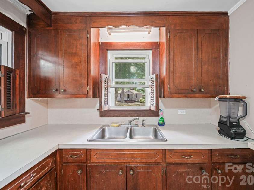 1911 Glenwood Street, Kannapolis, NC 28083.  MLS# CAR4392581, YatesRealty ID 30817. 