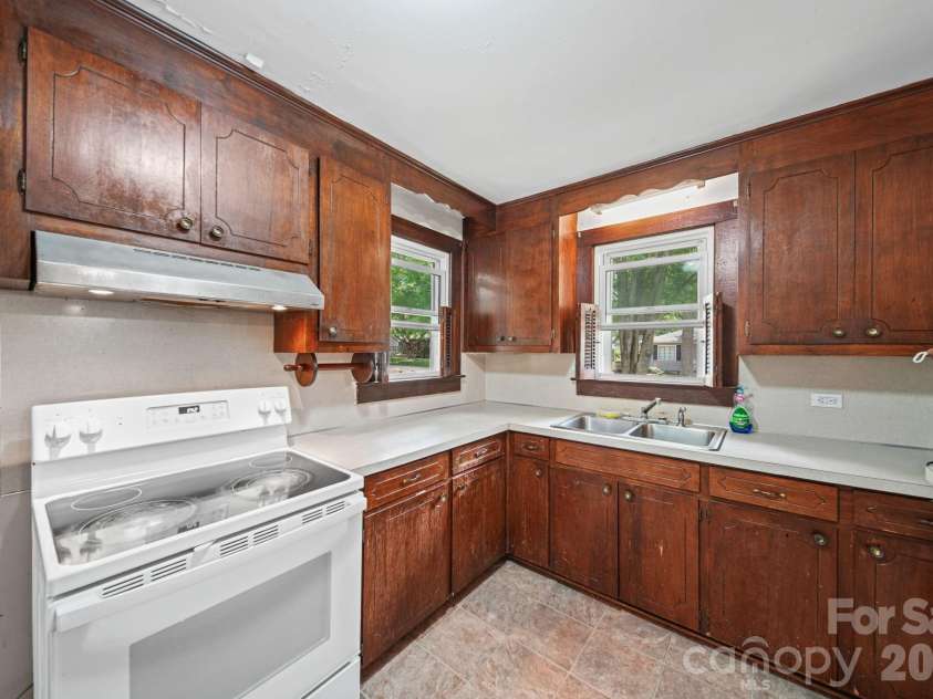 1911 Glenwood Street, Kannapolis, NC 28083.  MLS# CAR4392581, YatesRealty ID 30817. 