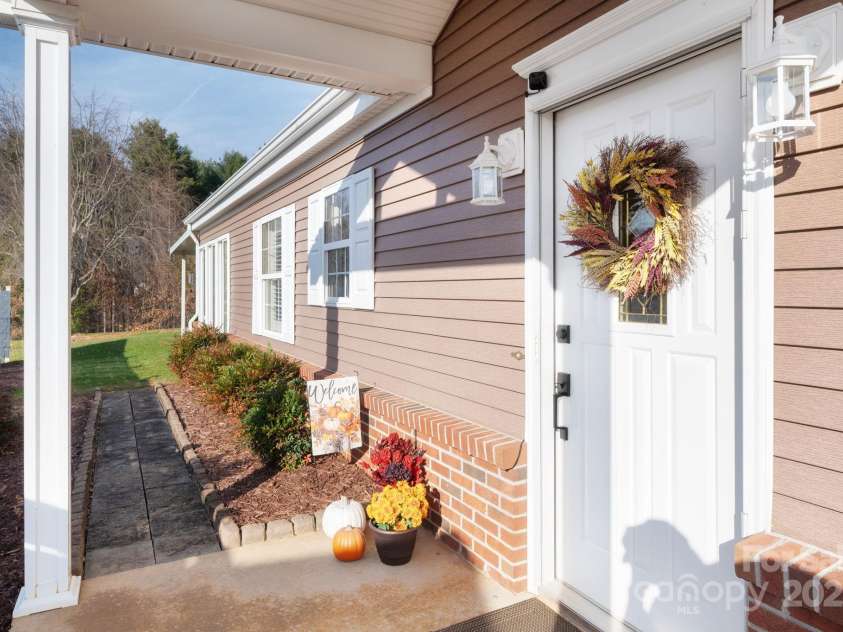 11-C Heather Way, Candler, NC 28715.  MLS# CAR4325891, YatesRealty ID 3082. 