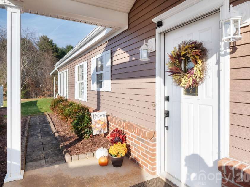 11-C Heather Way, Candler, NC 28715.  MLS# CAR4412615, YatesRealty ID 3082. 