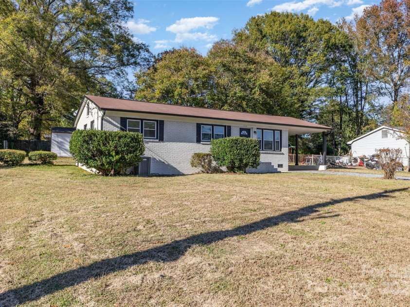 2334 Woodleaf Drive, Gastonia, NC 28052.  MLS# CAR4318820, YatesRealty ID 3082. 