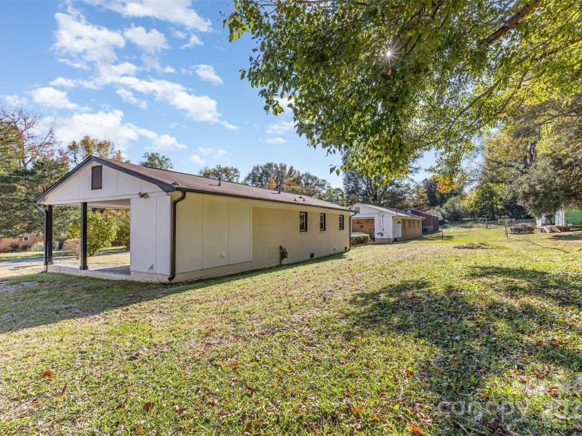 2334 Woodleaf Drive, Gastonia, NC 28052.  MLS# CAR4318820, YatesRealty ID 3082. 