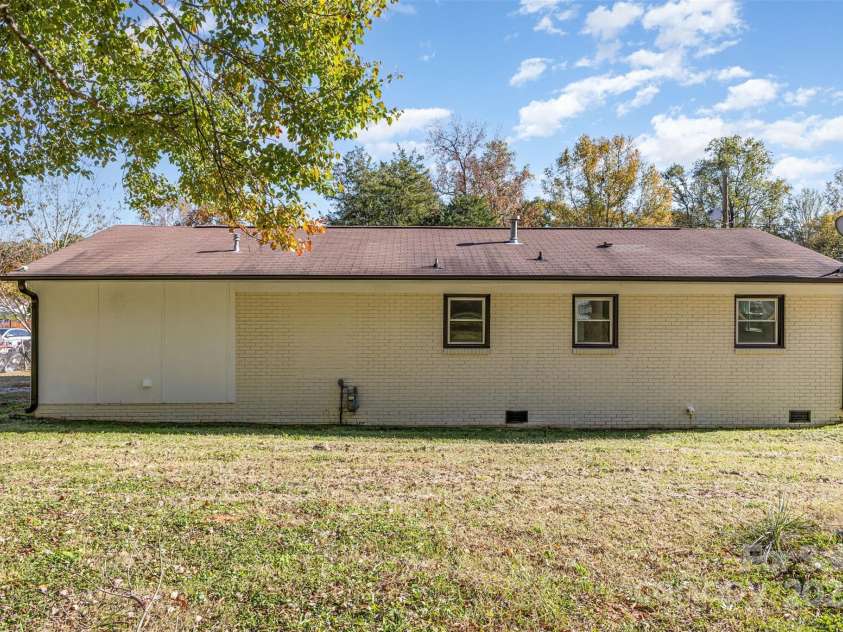 2334 Woodleaf Drive, Gastonia, NC 28052.  MLS# CAR4318820, YatesRealty ID 3082. 