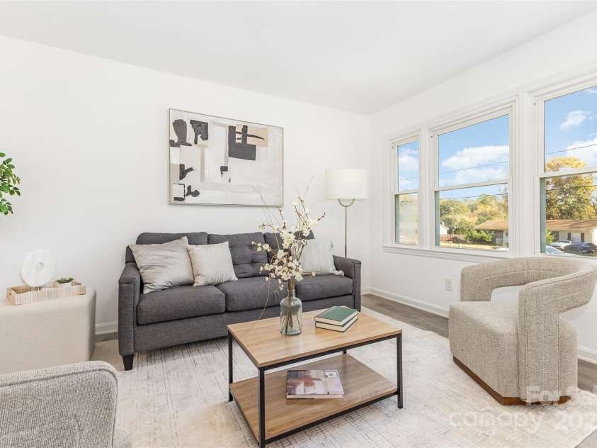 2334 Woodleaf Drive, Gastonia, NC 28052.  MLS# CAR4318820, YatesRealty ID 3082. Living Room