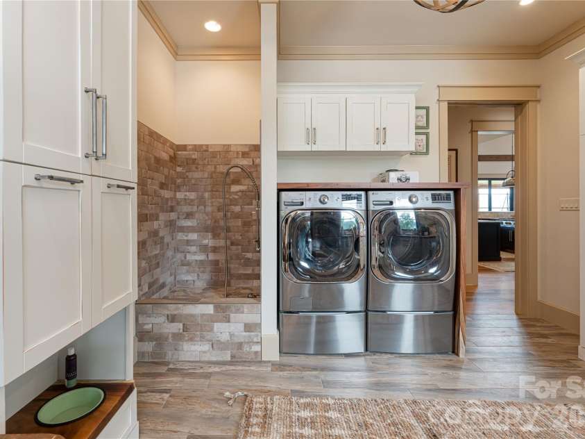 170 + 9999 Bear View Road, Weaverville, NC 28787.  MLS# CAR4392081, YatesRealty ID 30822. Laundry/Mud