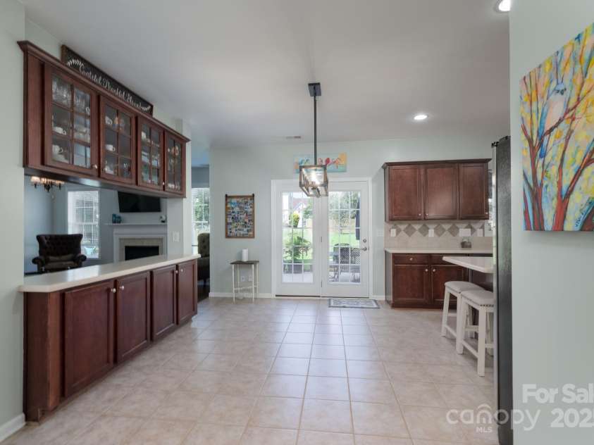 2205 Harding Place, Indian Trail, NC 28079.  MLS# CAR4279210, YatesRealty ID 30823. Casual Dining Area and Breakfast Bar