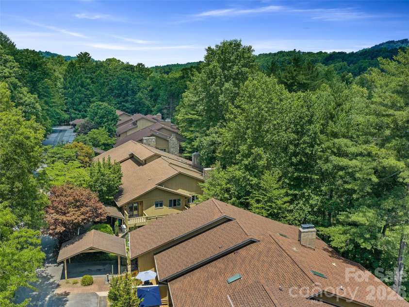 301 White Oak Drive, Hendersonville, NC 28791.  MLS# CAR4389297, YatesRealty ID 30823. Side View