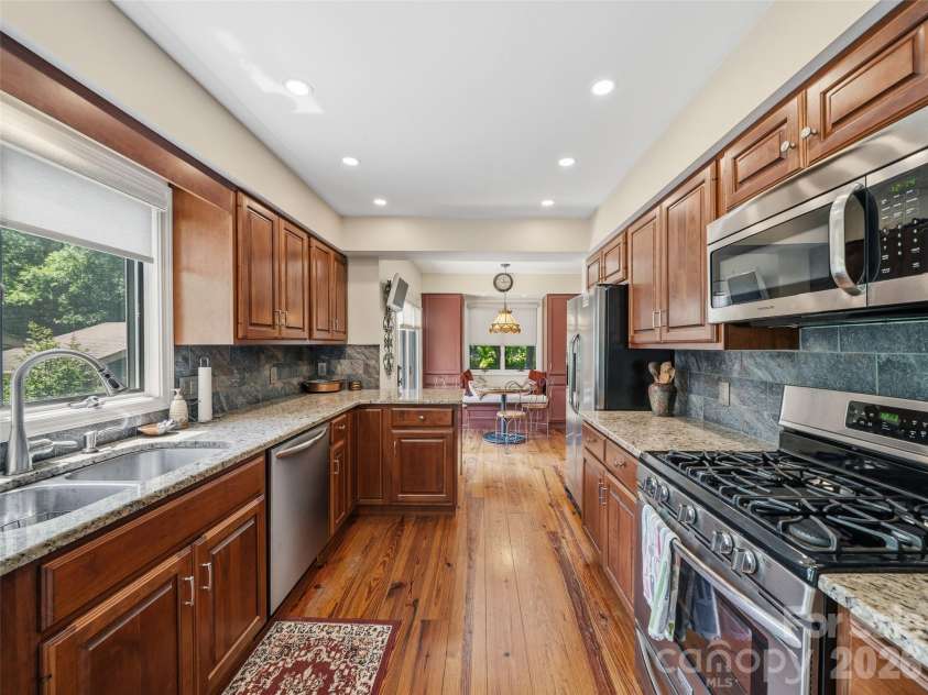 301 White Oak Drive, Hendersonville, NC 28791.  MLS# CAR4389297, YatesRealty ID 30823. Well Appointed Kitchen