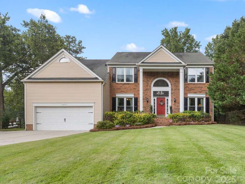 12214 Provincetowne Drive, Charlotte, NC 28277.  MLS# CAR4282352, YatesRealty ID 30824. 5 Bedroom home located in highly sought after Ballantyne area neighborhood