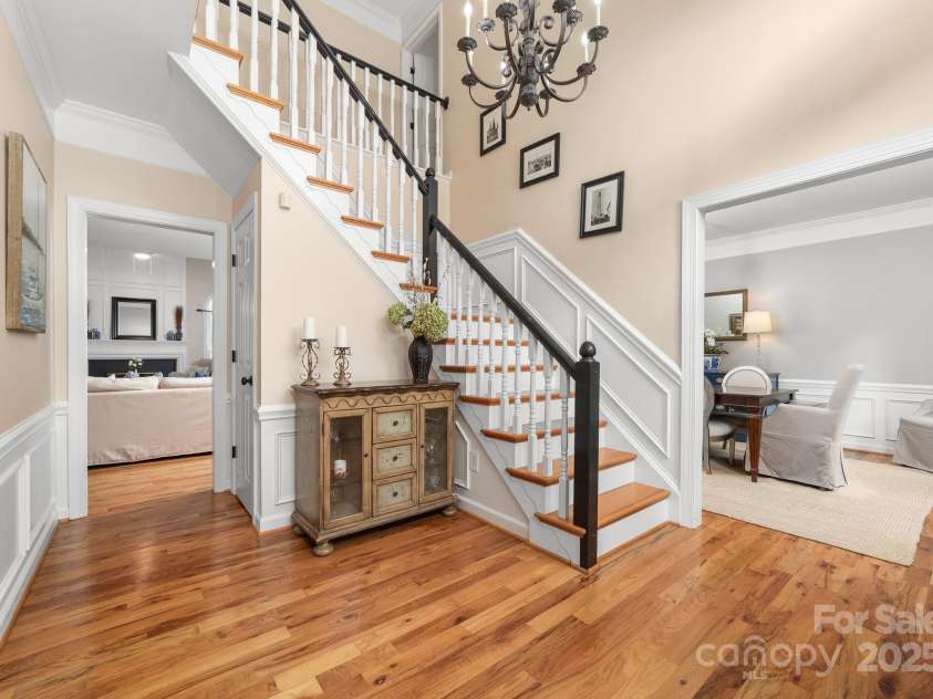 12214 Provincetowne Drive, Charlotte, NC 28277.  MLS# CAR4282352, YatesRealty ID 30824. Bright foyer and elegant wood stairs