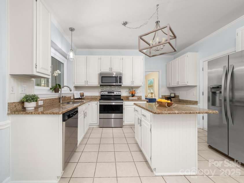 12214 Provincetowne Drive, Charlotte, NC 28277.  MLS# CAR4282352, YatesRealty ID 30824. Kitchen with fresh paint