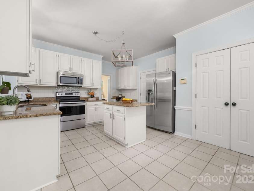 12214 Provincetowne Drive, Charlotte, NC 28277.  MLS# CAR4282352, YatesRealty ID 30824. Kitchen with large pantry