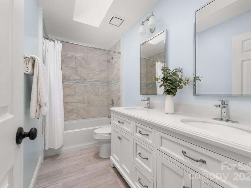 12214 Provincetowne Drive, Charlotte, NC 28277.  MLS# CAR4282352, YatesRealty ID 30824. Secondary bathroom on upper level