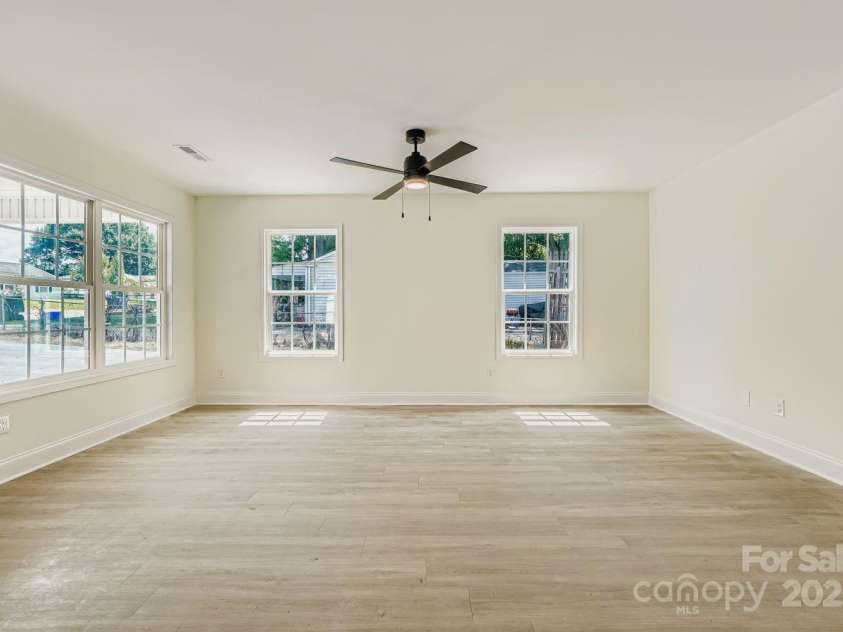 1139 Oconee Avenue, Rock Hill, SC 29732.  MLS# CAR4283003, YatesRealty ID 30825. 