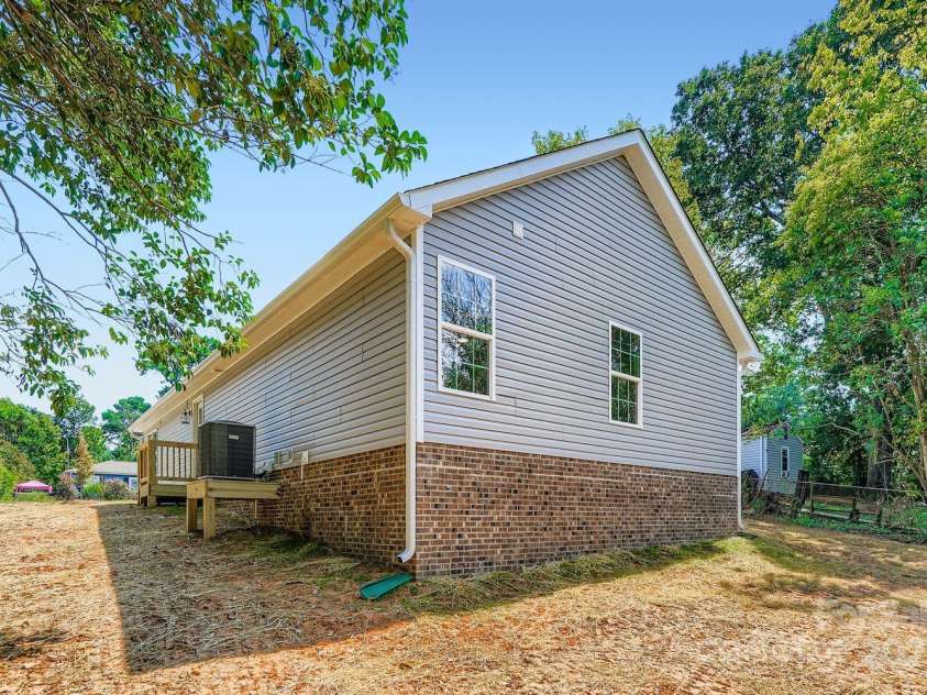 1139 Oconee Avenue, Rock Hill, SC 29732.  MLS# CAR4283003, YatesRealty ID 30825. 