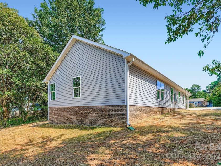 1139 Oconee Avenue, Rock Hill, SC 29732.  MLS# CAR4283003, YatesRealty ID 30825. 