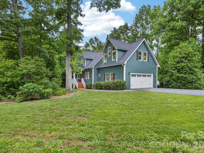 42 Corbran Drive, Fairview, NC 28730.  MLS# CAR4386994, YatesRealty ID 30826. 