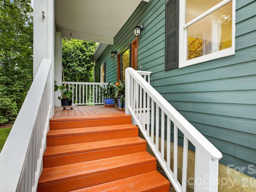 42 Corbran Drive, Fairview, NC 28730.  MLS# CAR4386994, YatesRealty ID 30826. 