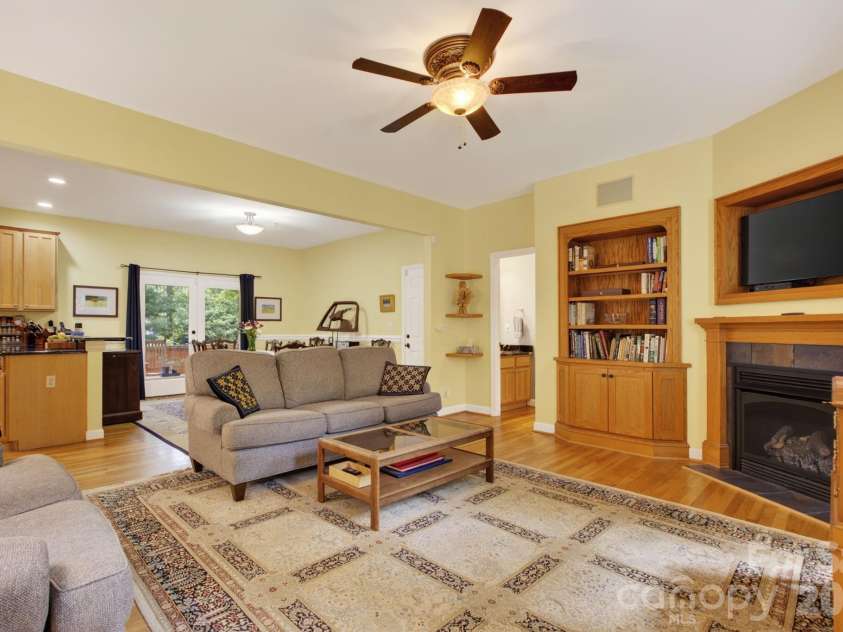 42 Corbran Drive, Fairview, NC 28730.  MLS# CAR4386994, YatesRealty ID 30826. 