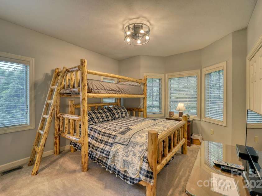 180 Windy Knoll, Banner Elk, NC 28604.  MLS# CAR4289909, YatesRealty ID 30828. 