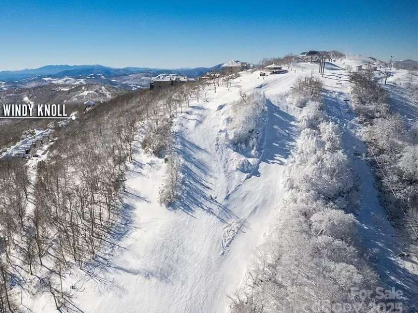 180 Windy Knoll, Banner Elk, NC 28604.  MLS# CAR4289909, YatesRealty ID 30828. 