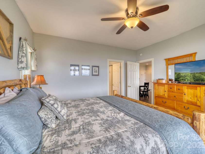 180 Windy Knoll, Banner Elk, NC 28604.  MLS# CAR4289909, YatesRealty ID 30828. 