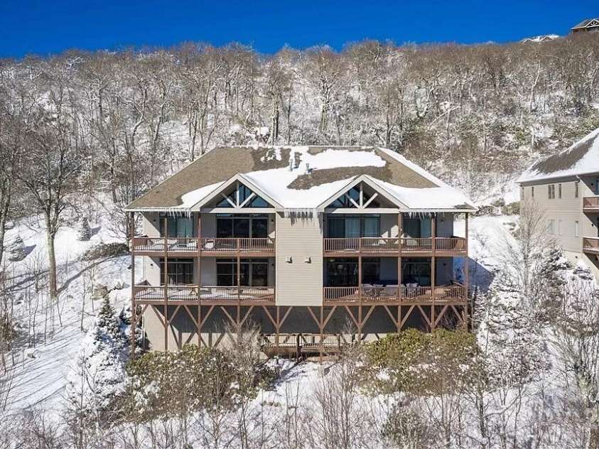 180 Windy Knoll, Banner Elk, NC 28604.  MLS# CAR4289909, YatesRealty ID 30828. 