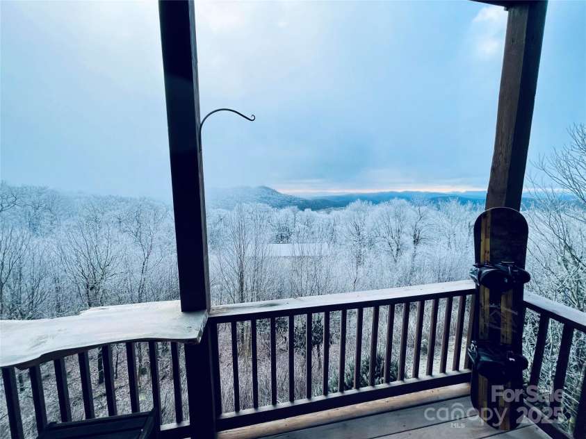 180 Windy Knoll, Banner Elk, NC 28604.  MLS# CAR4289909, YatesRealty ID 30828. 