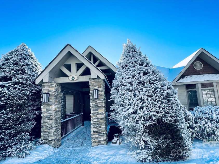 180 Windy Knoll, Banner Elk, NC 28604.  MLS# CAR4289909, YatesRealty ID 30828. 