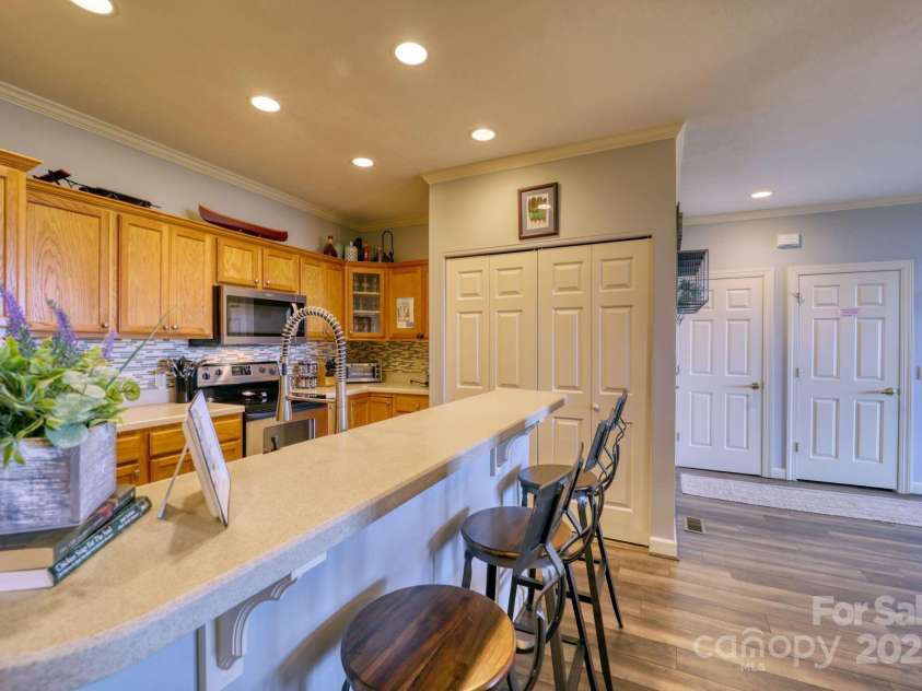 180 Windy Knoll, Banner Elk, NC 28604.  MLS# CAR4289909, YatesRealty ID 30828. 