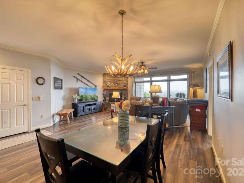 180 Windy Knoll, Banner Elk, NC 28604.  MLS# CAR4289909, YatesRealty ID 30828. 