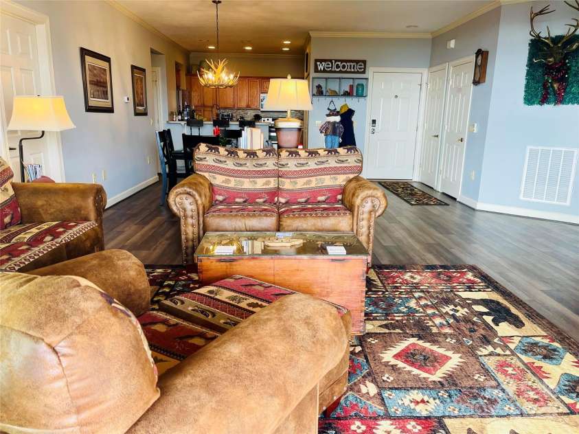 180 Windy Knoll, Banner Elk, NC 28604.  MLS# CAR4289909, YatesRealty ID 30828. 