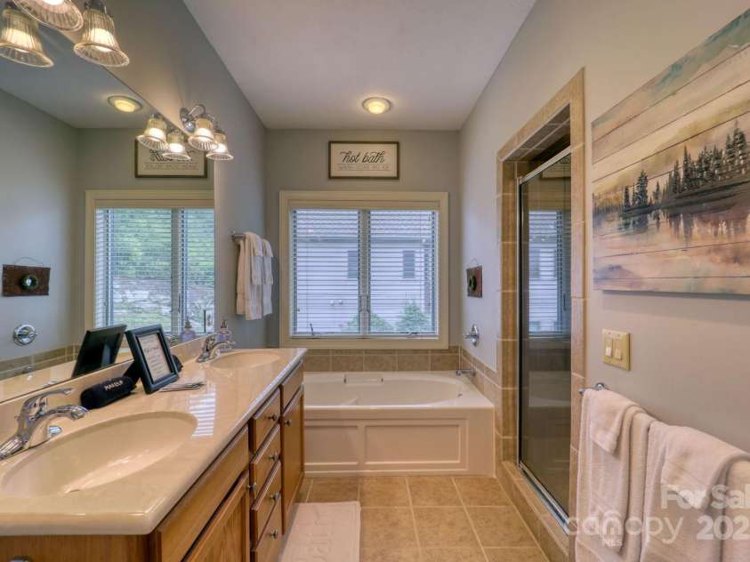 180 Windy Knoll, Banner Elk, NC 28604.  MLS# CAR4289909, YatesRealty ID 30828. 