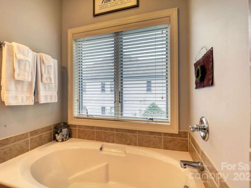 180 Windy Knoll, Banner Elk, NC 28604.  MLS# CAR4289909, YatesRealty ID 30828. 