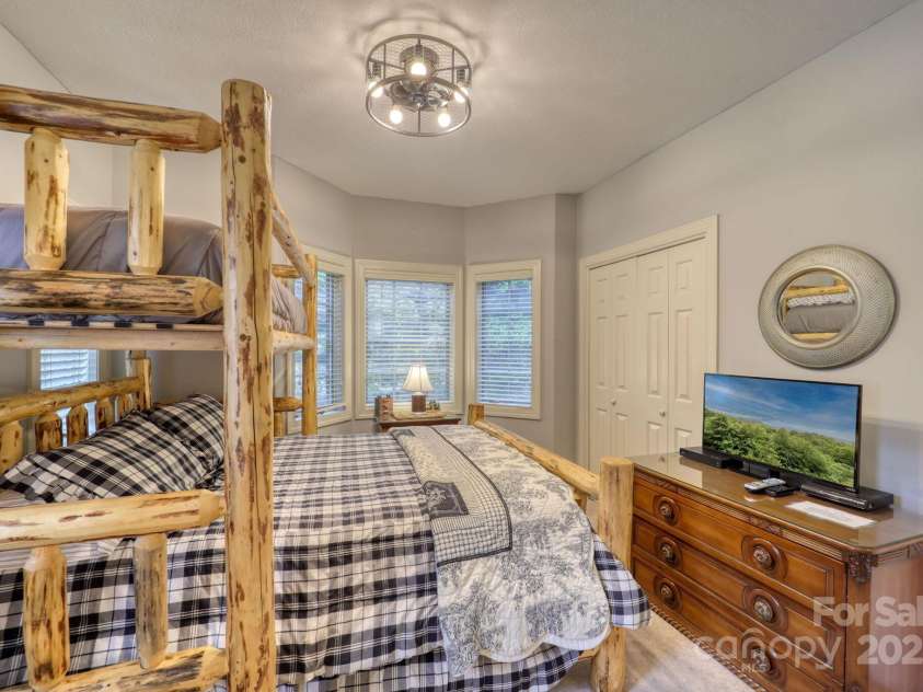 180 Windy Knoll, Banner Elk, NC 28604.  MLS# CAR4289909, YatesRealty ID 30828. 