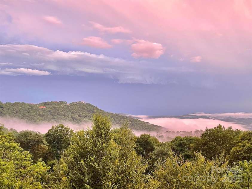 180 Windy Knoll, Banner Elk, NC 28604.  MLS# CAR4289909, YatesRealty ID 30828. 