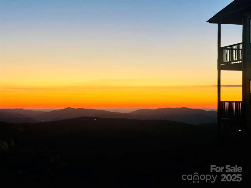 180 Windy Knoll, Banner Elk, NC 28604.  MLS# CAR4289909, YatesRealty ID 30828. 