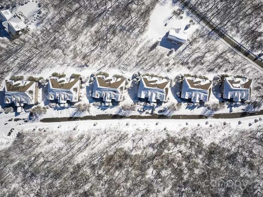 180 Windy Knoll, Banner Elk, NC 28604.  MLS# CAR4289909, YatesRealty ID 30828. 