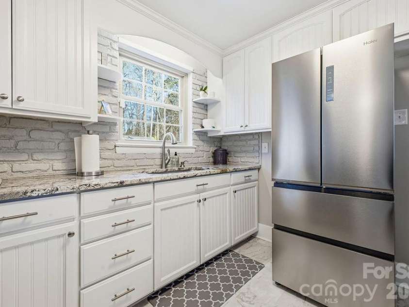 2841 20th Street, Hickory, NC 28601.  MLS# CAR4356951, YatesRealty ID 30828. 