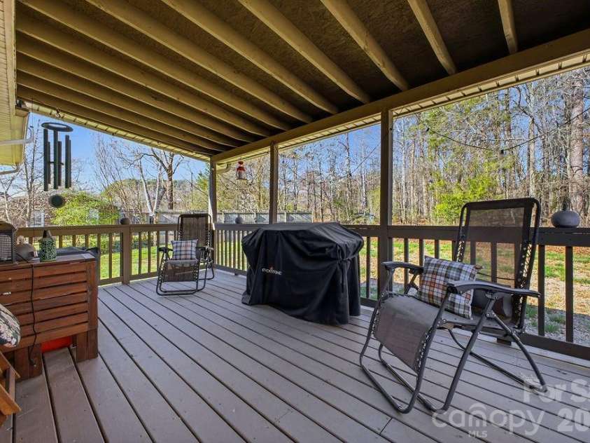 2841 20th Street, Hickory, NC 28601.  MLS# CAR4356951, YatesRealty ID 30828. 