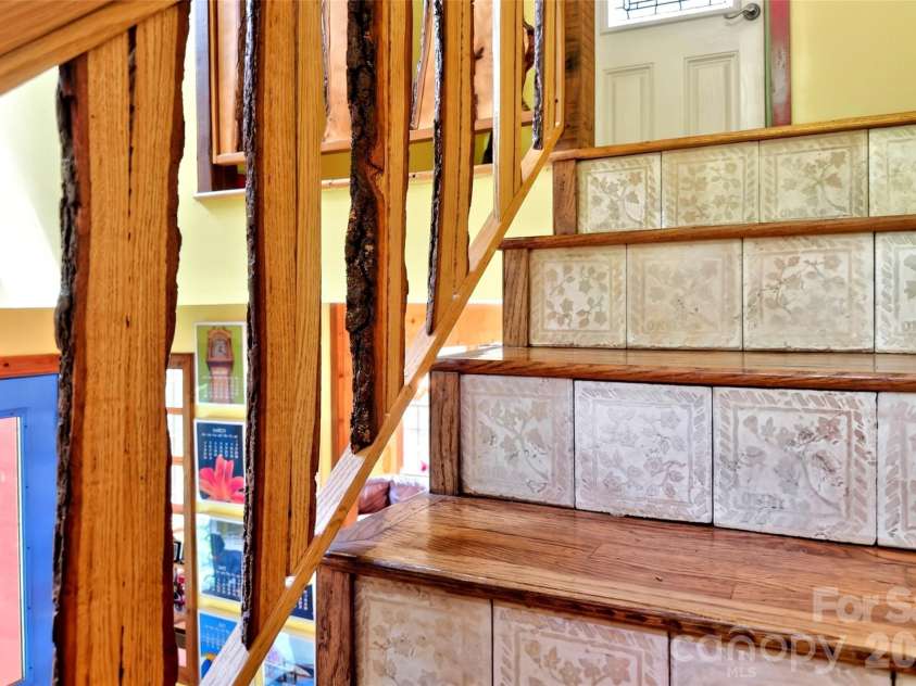 491 South Valley View Drive, Mars Hill, NC 28754.  MLS# CAR4345961, YatesRealty ID 30829. 