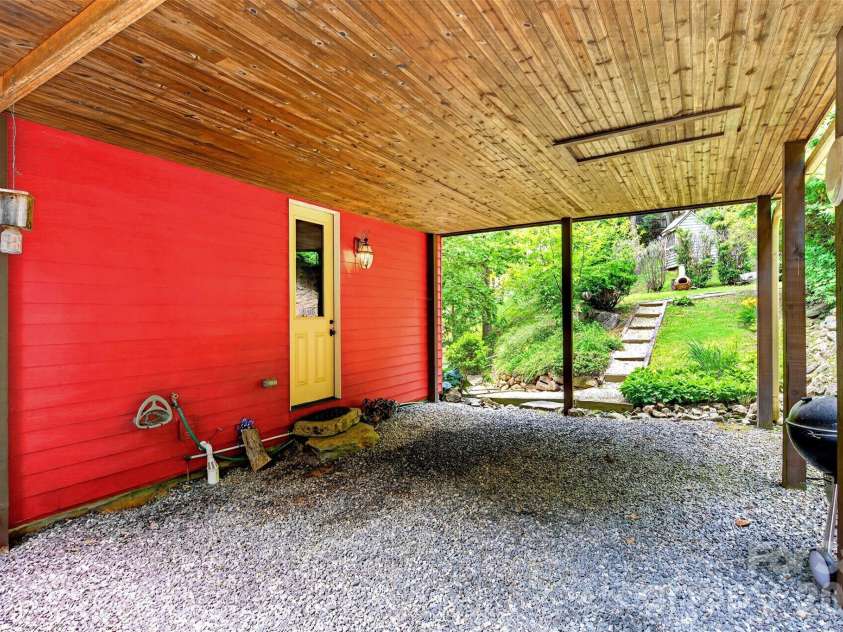 491 South Valley View Drive, Mars Hill, NC 28754.  MLS# CAR4345961, YatesRealty ID 30829. 