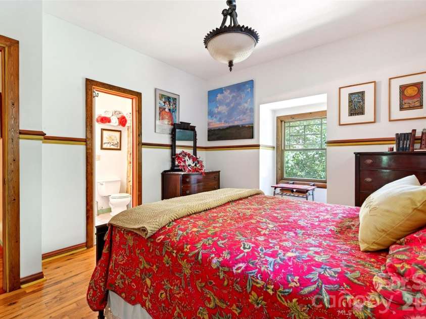 491 South Valley View Drive, Mars Hill, NC 28754.  MLS# CAR4345961, YatesRealty ID 30829. 