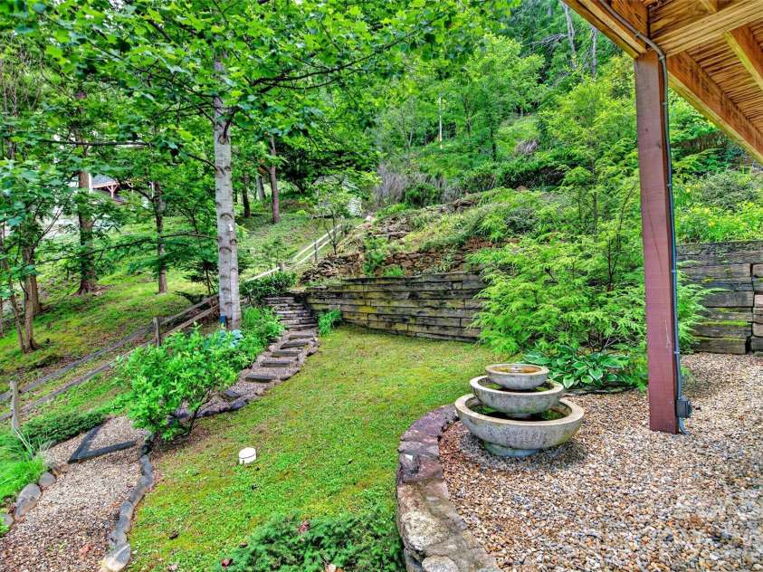 491 South Valley View Drive, Mars Hill, NC 28754.  MLS# CAR4345961, YatesRealty ID 30829. 