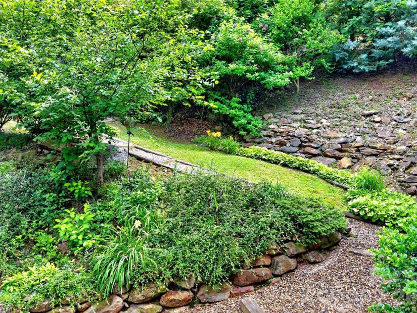 491 South Valley View Drive, Mars Hill, NC 28754.  MLS# CAR4345961, YatesRealty ID 30829. 