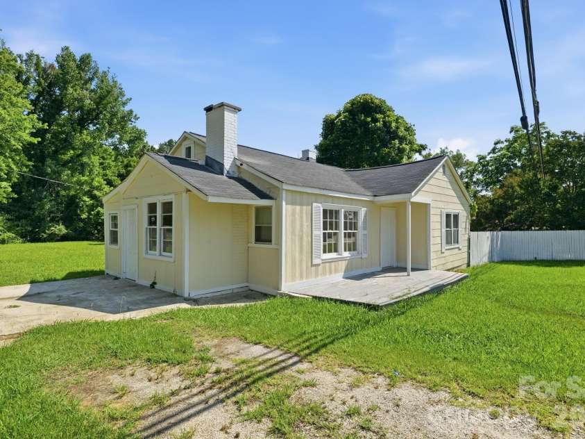 1208 Arch Street, Lancaster, SC 29720.  MLS# CAR4388962, YatesRealty ID 30831. 