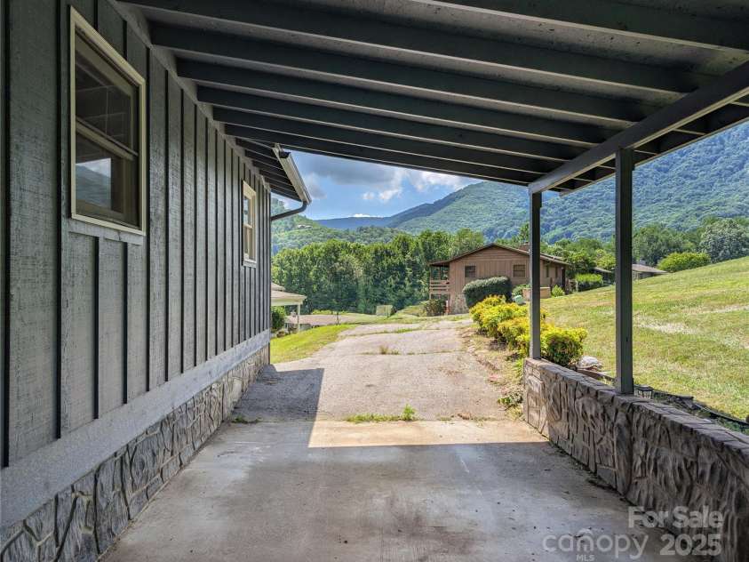 84 Stoney Ridge Loop, Maggie Valley, NC 28751.  MLS# CAR4226572, YatesRealty ID 30831. 