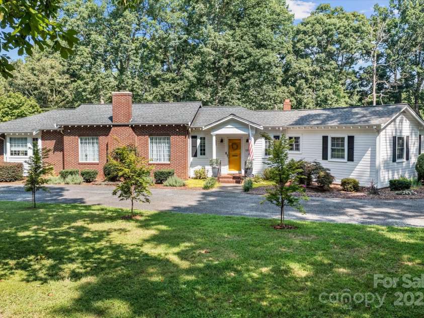 119 Kathland Avenue, Thomasville, NC 27360.  MLS# CAR4281884, YatesRealty ID 30832. 